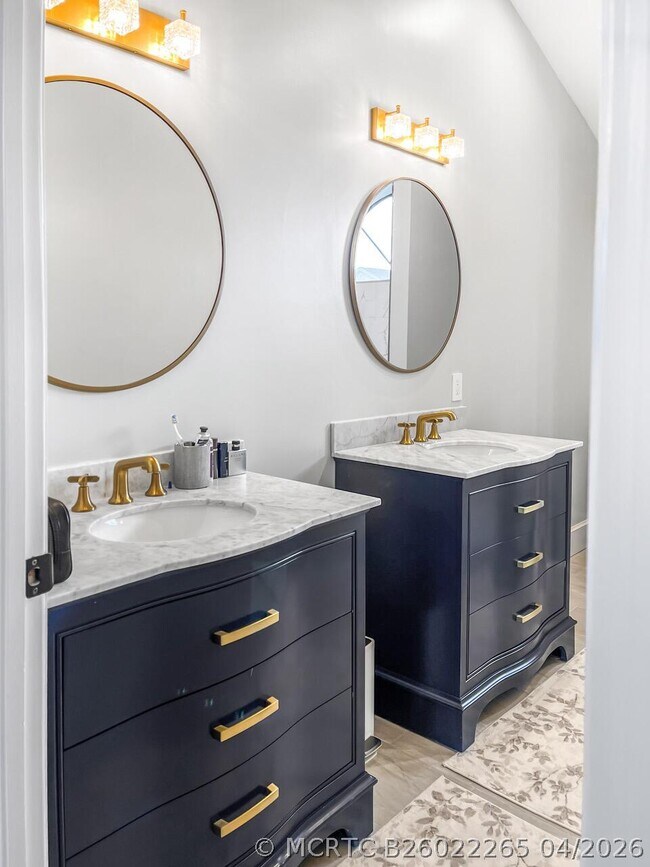 Building Photo - 12989 Meadowbreeze Dr