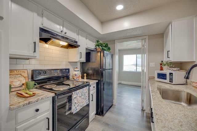 Building Photo - 2304 Balsam Dr