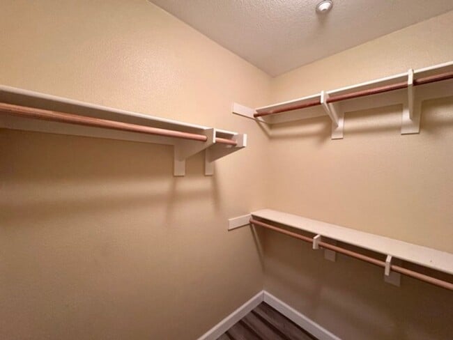 Building Photo - Beautiful and Spacious 3 Bedroom 2.5 Bath ...