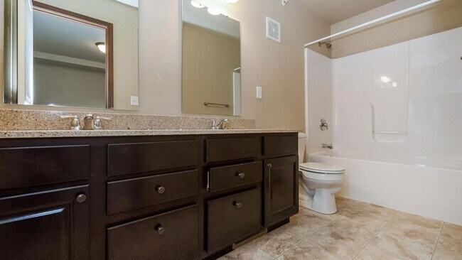 Building Photo - 470 Cambria Dr
