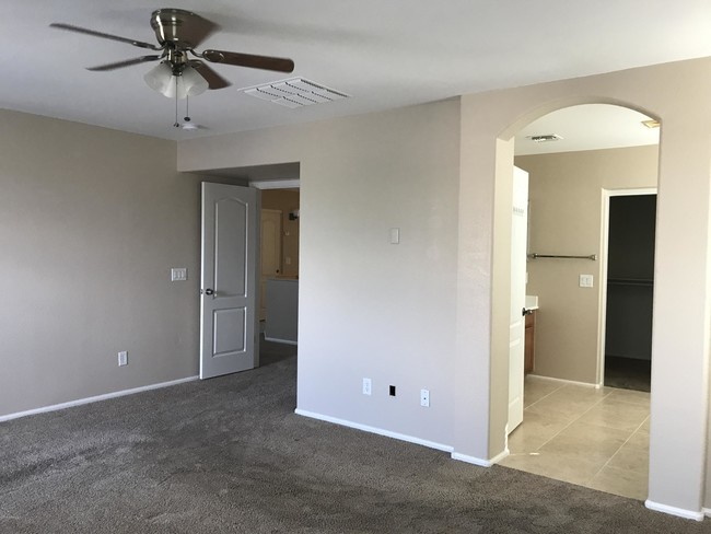Building Photo - 29252 N Rosewood Dr