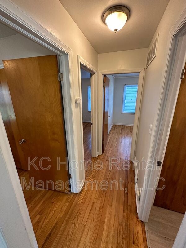 Building Photo - 5911 Farley Ave