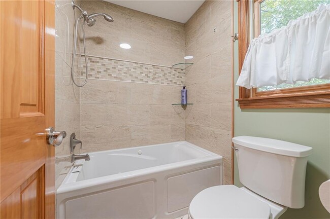 Building Photo - 435 Little Pines Ct