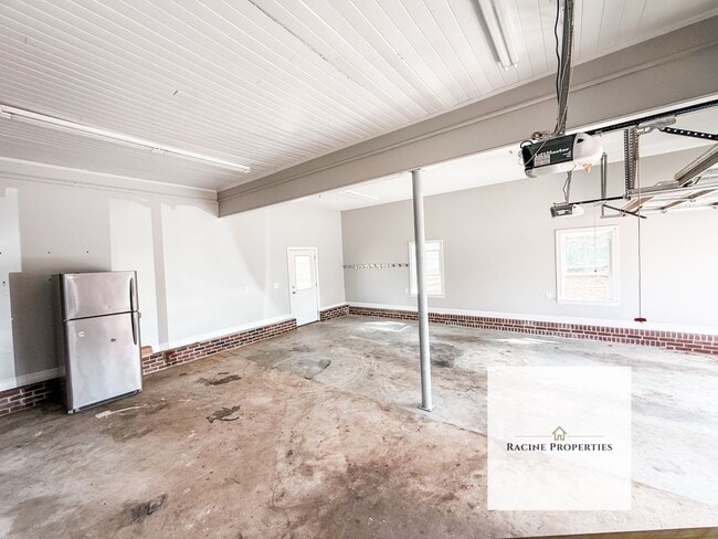 Building Photo - Spacious Living on a Generous Lot in Easley — Now Available for Rent!