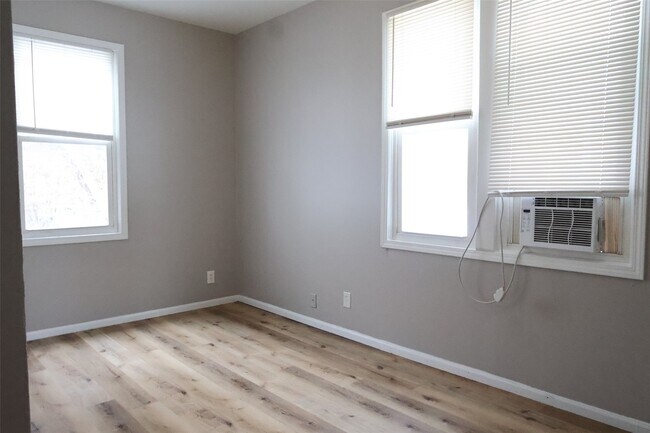 Building Photo - 2126 Lexa Dr