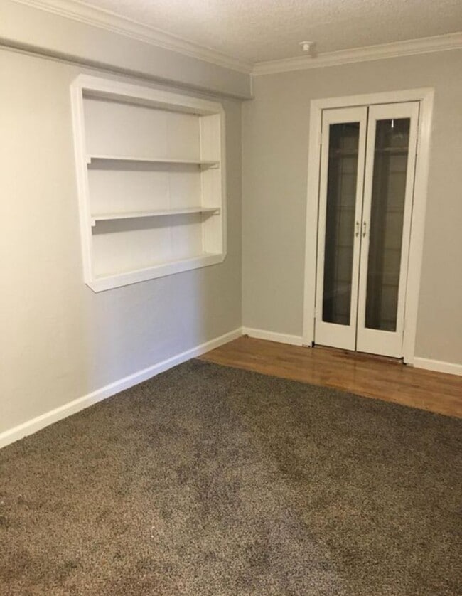 Building Photo - Spacious 4 Bedroom Home!