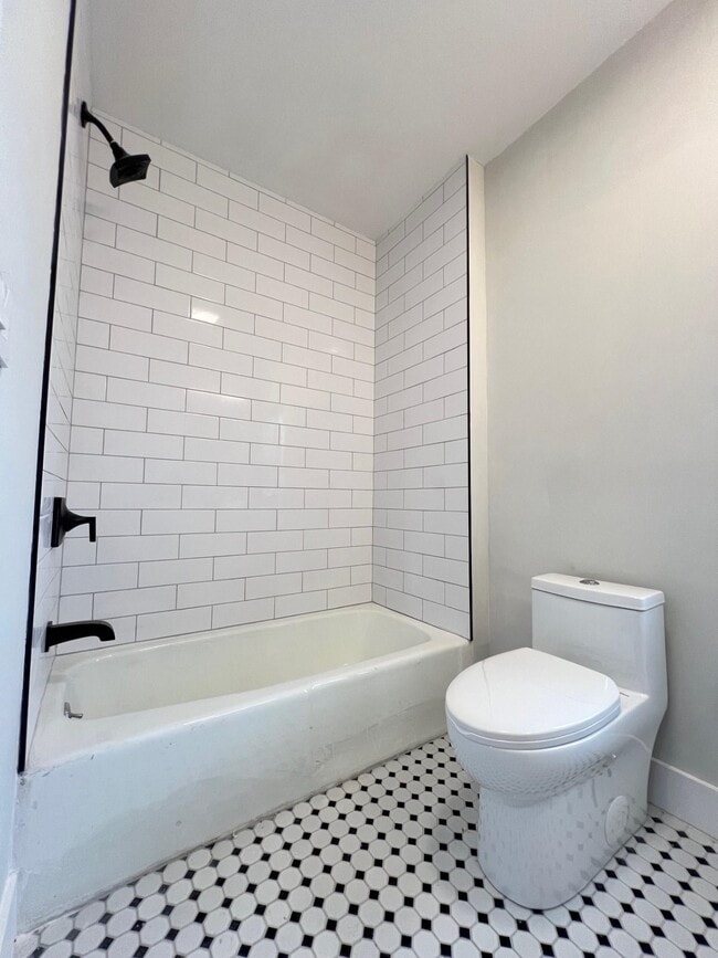 Building Photo - 48 Bright St