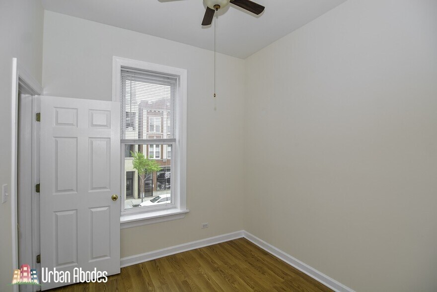 Building Photo - 2145 W Chicago Ave