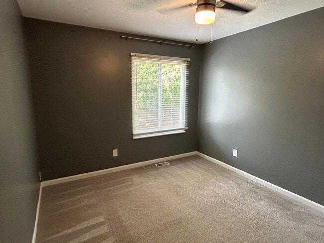 Building Photo - Wonderful 4 bed, 2.5 bath Single Family Ho...