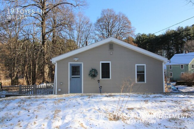 Building Photo - Cozy and Quaint 2 BD Kittery Point Cottage!