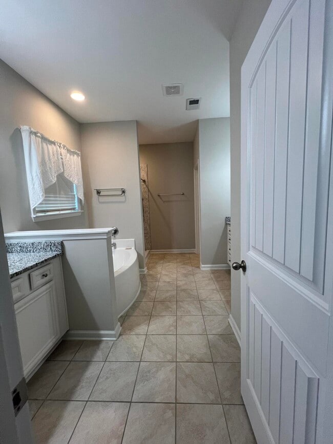 Building Photo - 3177 Mayflower Ln