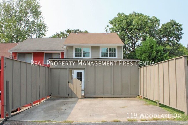 Building Photo - 119 Woodlake Dr