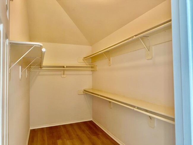 Building Photo - 3131 Valley Ct