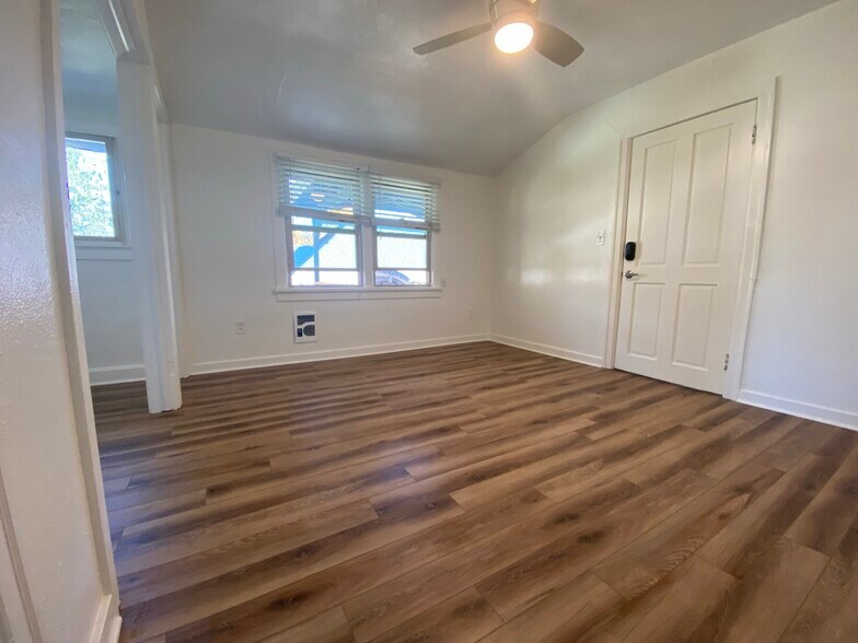 Main studio area - 1524 W Dean Ave