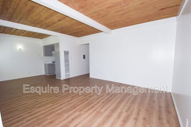 Building Photo - 420 W Linden Dr