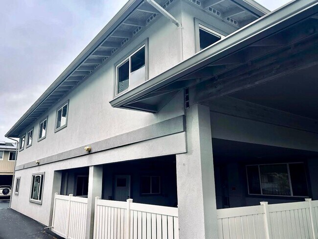 Building Photo - 606 Kaulani Way