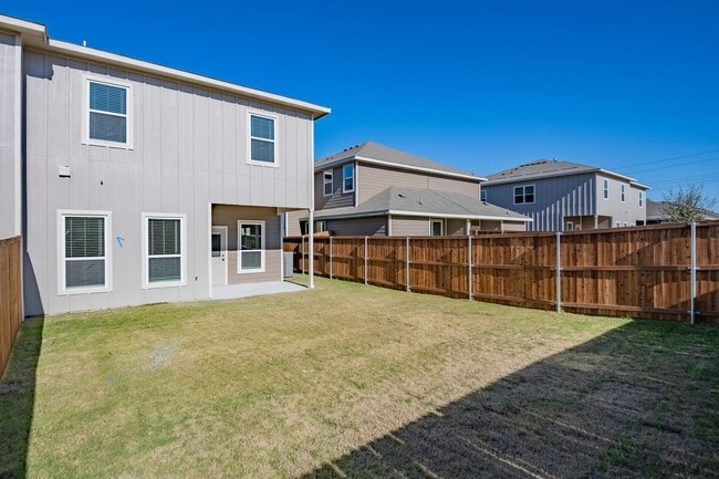Building Photo - AVAILABLE NOW! GORGEOUS 4 BEDROOM DUPLEX LOCATED IN MIDLOTHIAN ISD!