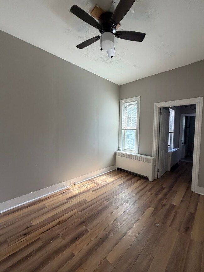 Building Photo - 317 Wunder St