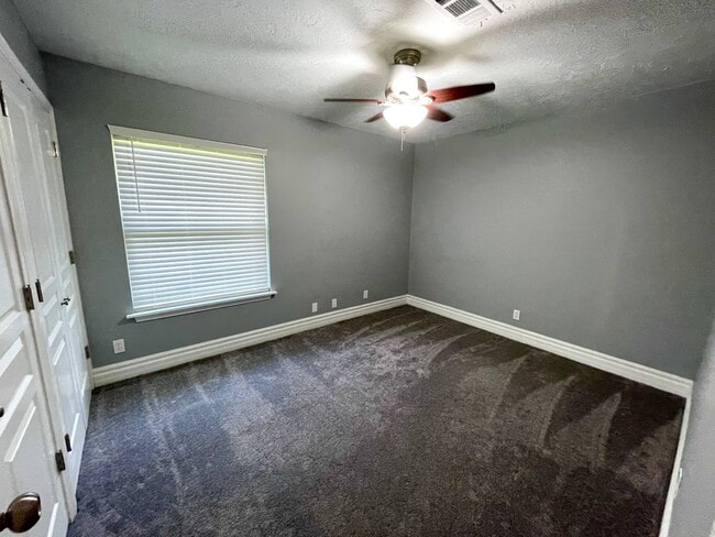 Building Photo - 1365 Wisteria St