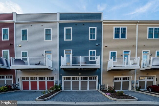 Building Photo - 727 Annie Rose Ave