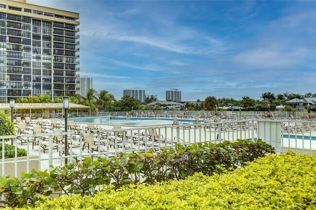 Building Photo - 1985 S Ocean Dr