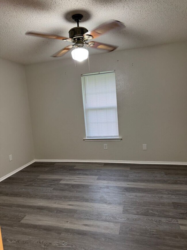Building Photo - 3 Bedroom in Springhill ISD