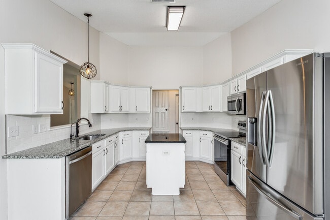 Building Photo - 2208 Seascale Ct