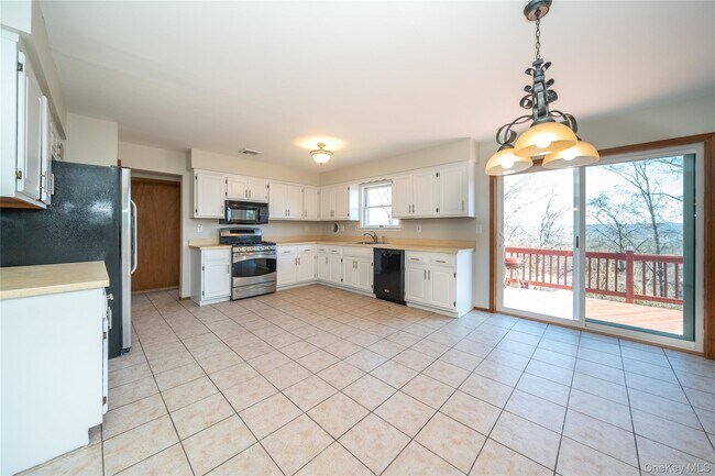 Building Photo - 62 Walter Dr