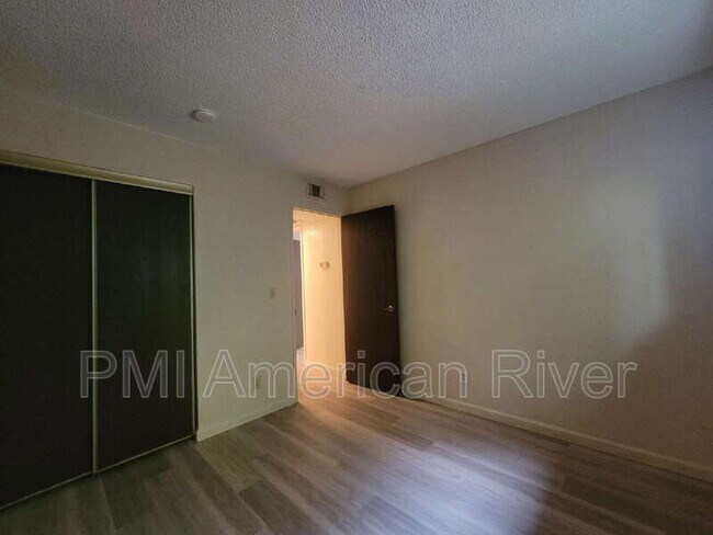 Building Photo - 9138 Nasreen Dr