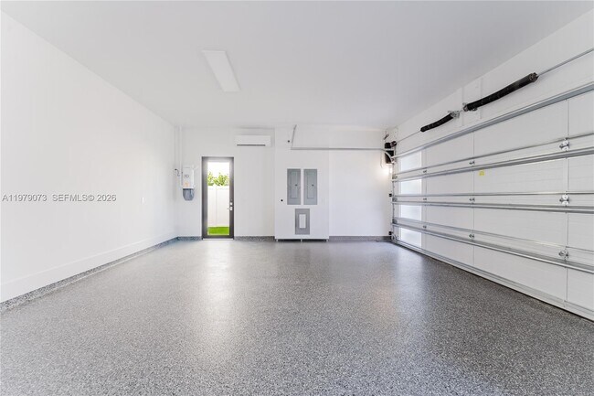 Building Photo - 464 NE 6th St