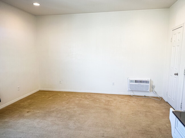 Building Photo - 726 Owens River Dr