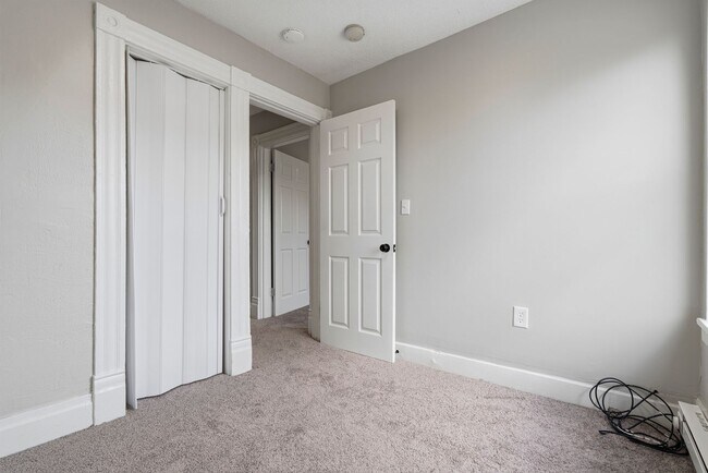 Building Photo - Beautiful 3 Bedroom House in Munhall available now!