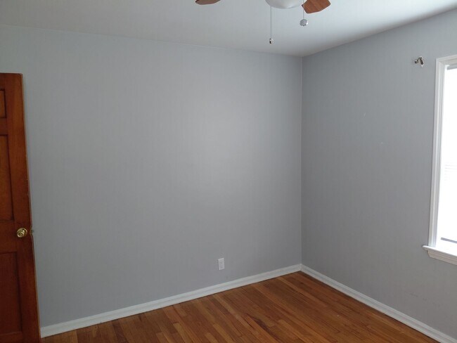 Building Photo - 4 bedroom, 2 full bath bungalow near Cedar and Warrensville