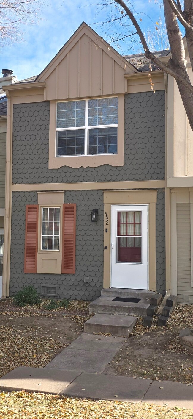 Building Photo - 3330 Queen Anne Way