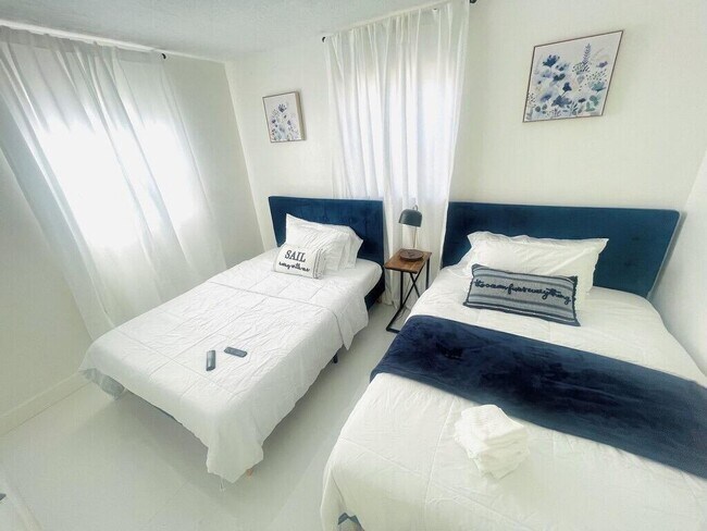 Building Photo - 5537 SW 6th St