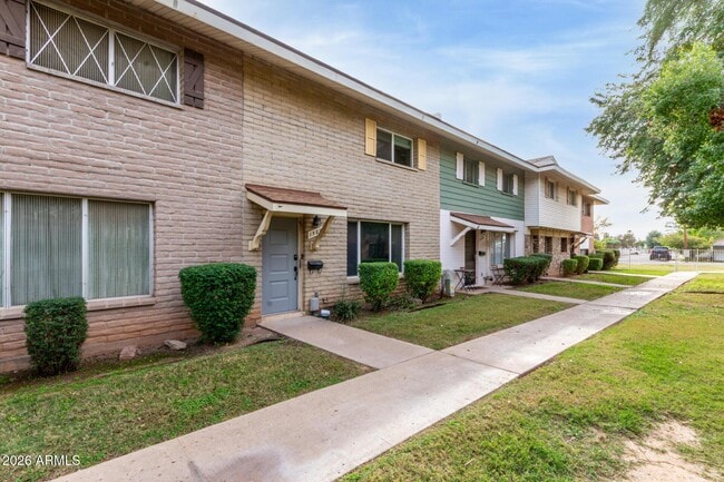 Building Photo - 1586 West Campbell Ave