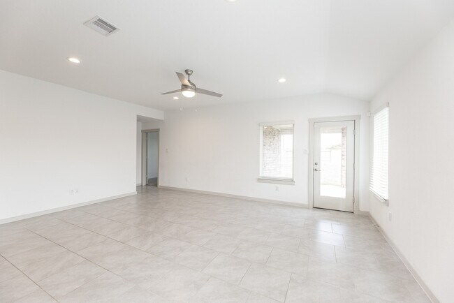 Building Photo - 28902 Yukon River Ct