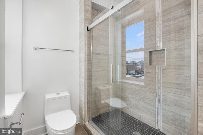 Building Photo - 2512 Frankford Ave