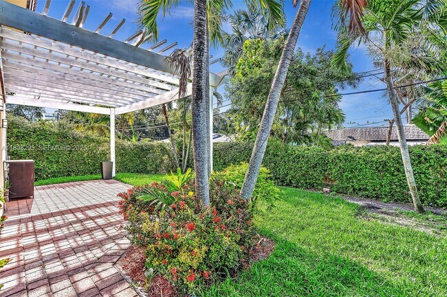 Building Photo - 2620 NE 214th St