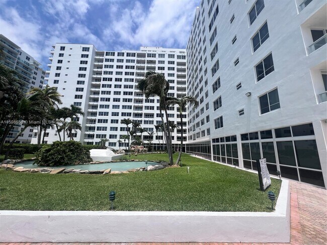 Building Photo - 5005 Collins Ave