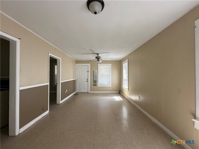 Building Photo - 908 Pecan St