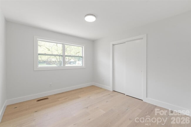 Building Photo - 1315 Vickie Ln