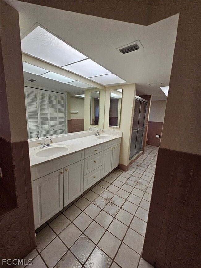 Building Photo - 1221 SE 46th Ln