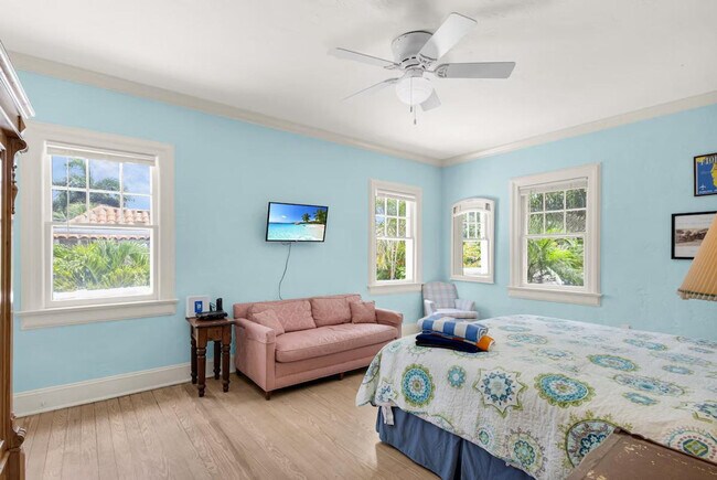 Building Photo - 511 29th St