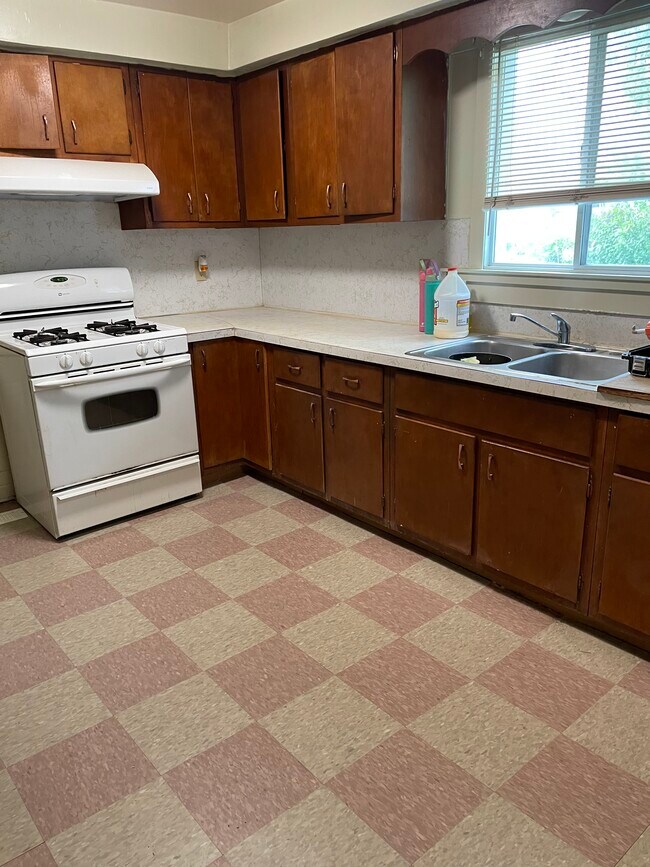 Building Photo - 1319 Jerome St