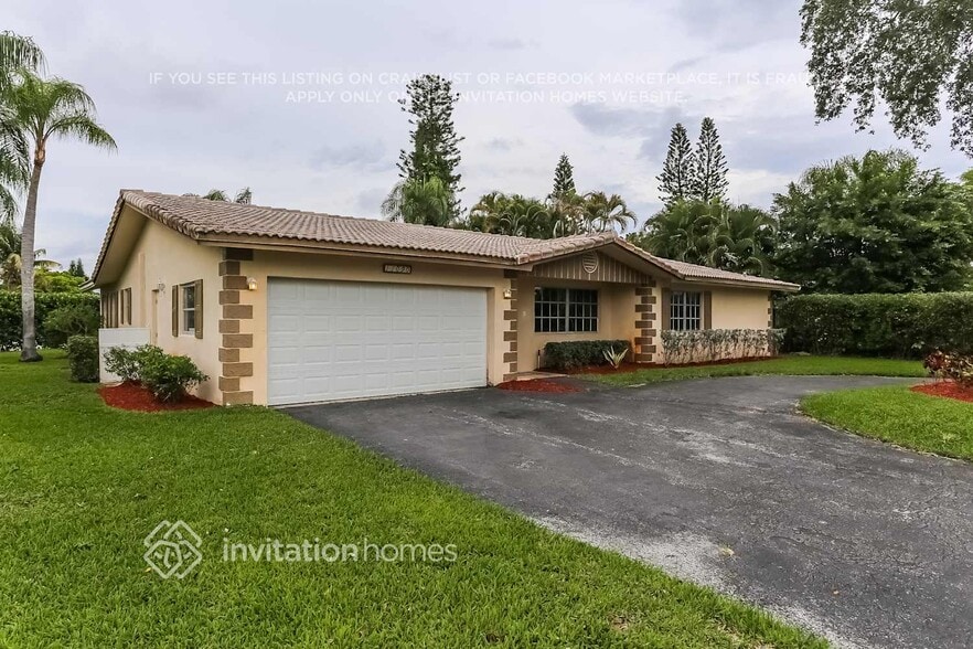 Building Photo - 11090 Glenwood Dr