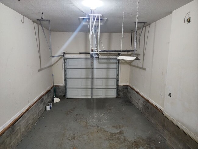 Building Photo - $1650 4 Bedroom 2.5 Bath Gorgeous Oak Grov...