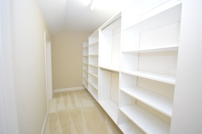 Building Photo - 114 Prestonian Pl