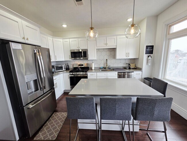 Building Photo - 9 Bailey Ave