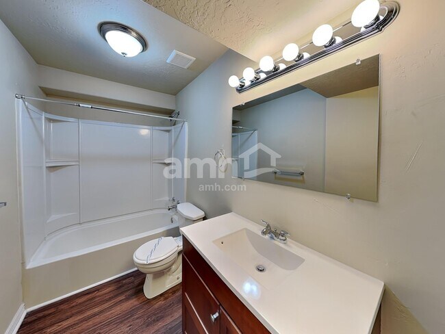 Building Photo - 1604 Shadow Dr